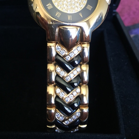 VERSACE VINTAGE 18KT GOLD AND DIAMOND WATCH - Picture 5 of 10